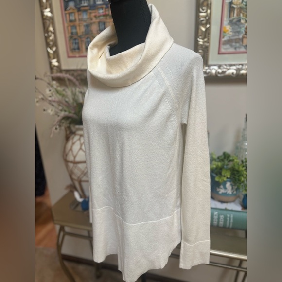 CYRUS Classic Cream Cowl Neck Rib Knit Scalloped Hem Tailored Soft Sweater Sz L - Picture 3 of 8